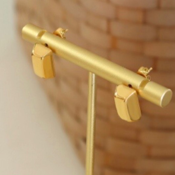 NEW! Necklace & Earring Set - Picture 5 of 6